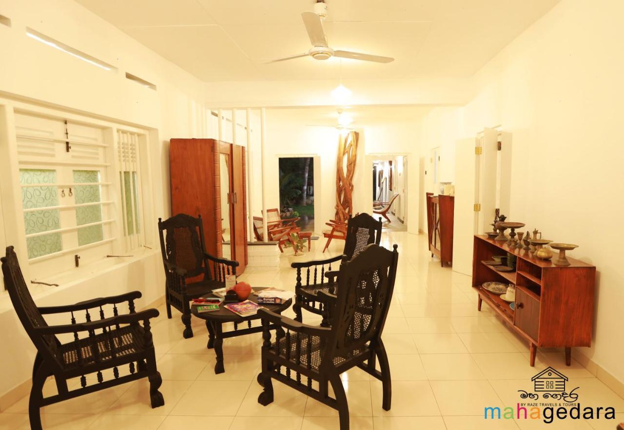 Mahagedara Dickwella Exterior foto