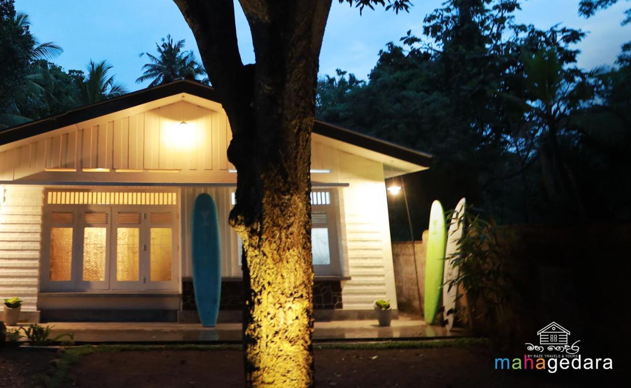 Mahagedara Dickwella Exterior foto