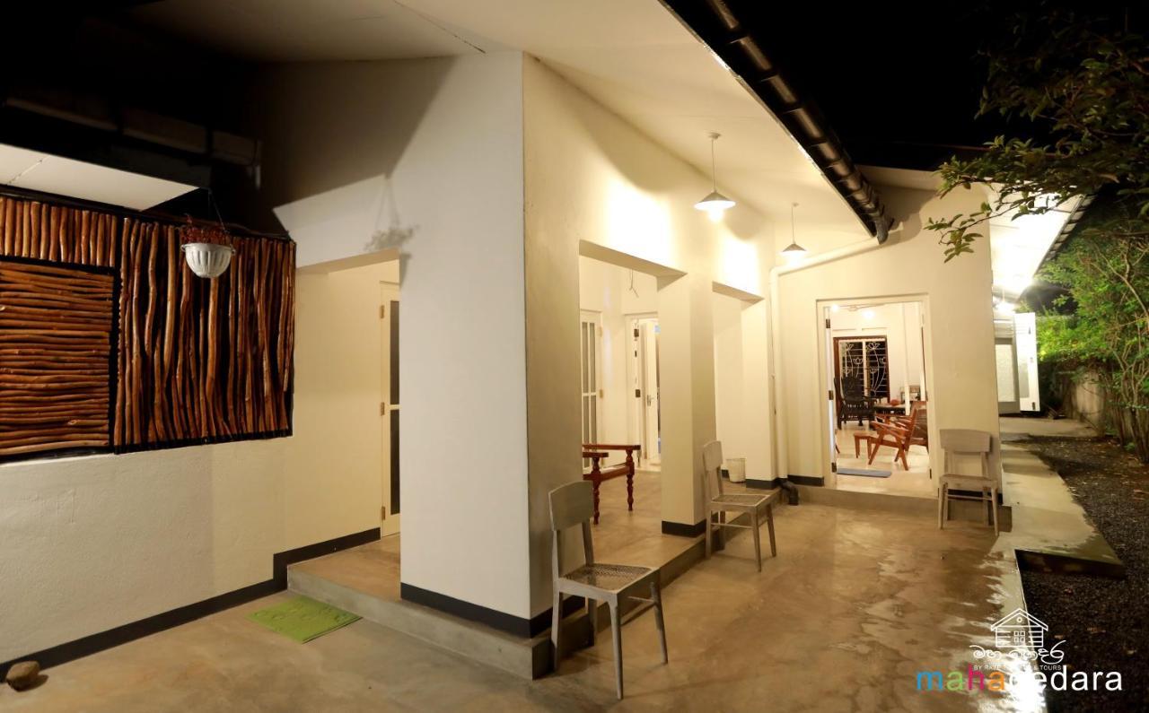 Mahagedara Dickwella Exterior foto