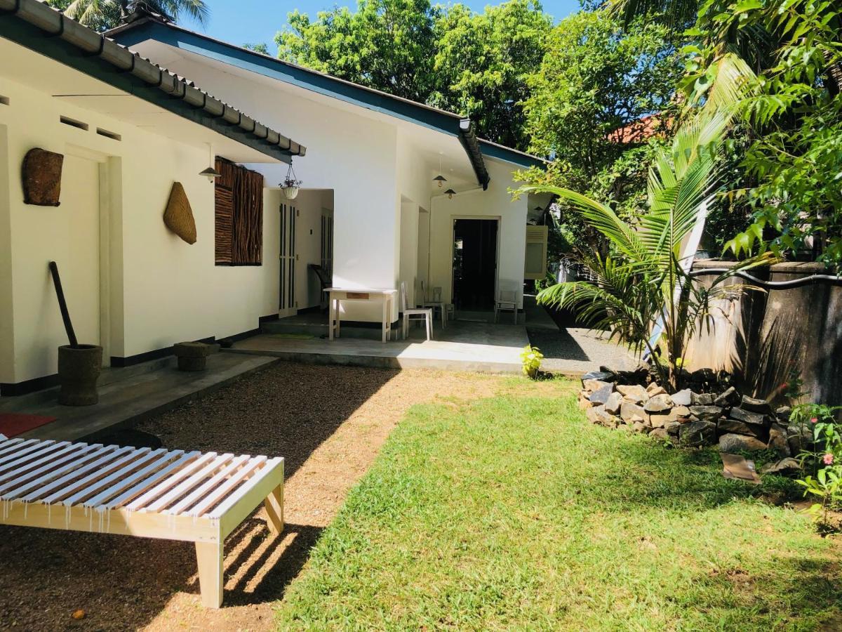Mahagedara Dickwella Exterior foto