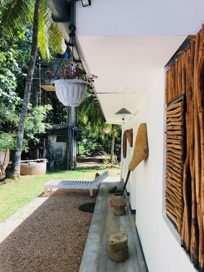 Mahagedara Dickwella Exterior foto